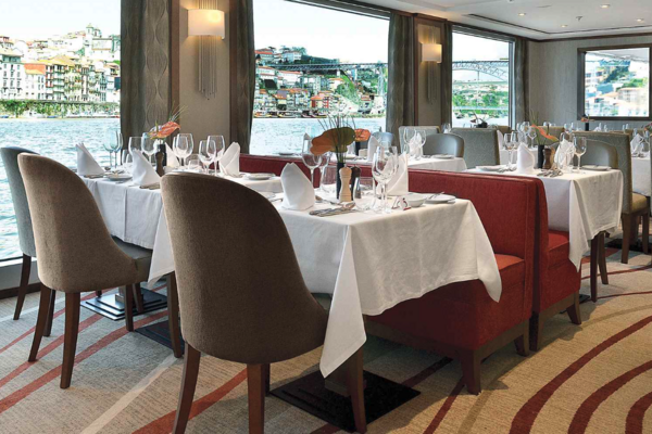 AmaWaterways AmaDouro Main Restaurant.png